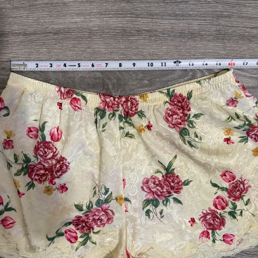 Vintage 90s Lingerie & Co Pink Floral Rose Lace Trim Pajama Shorts Cream Large